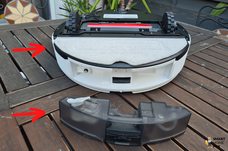 Mobiler Wassertank und das Wischtuch des Roborock S7 Pro Ultra sind zu sehen